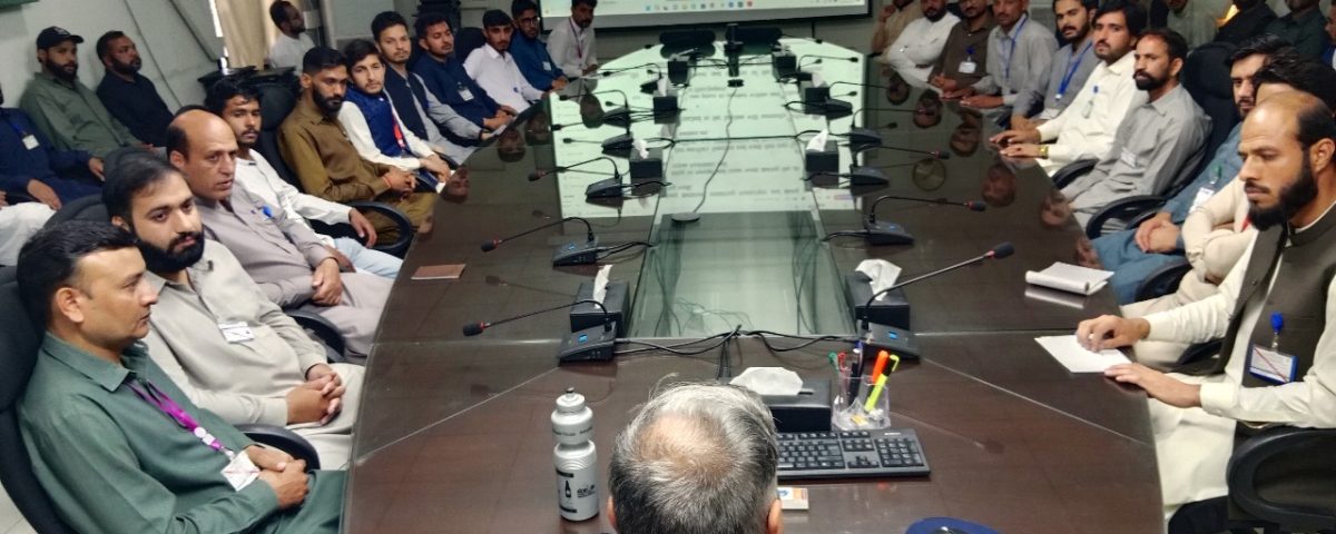 Second session of an extensive week-long training program